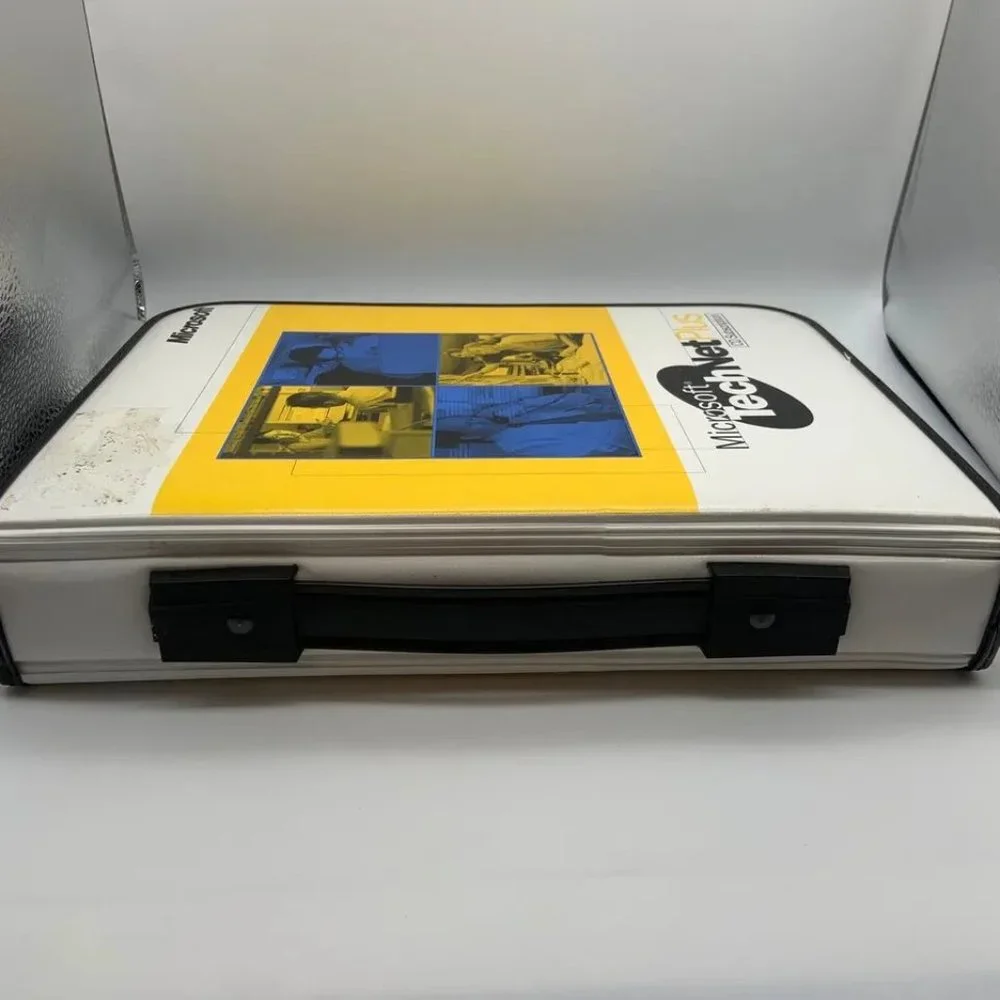 Microsoft Technet CD Subscription Binder and CD Cases Only